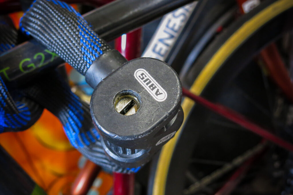 Bikes in a garage &ndash; 7 &ndash; lock 2