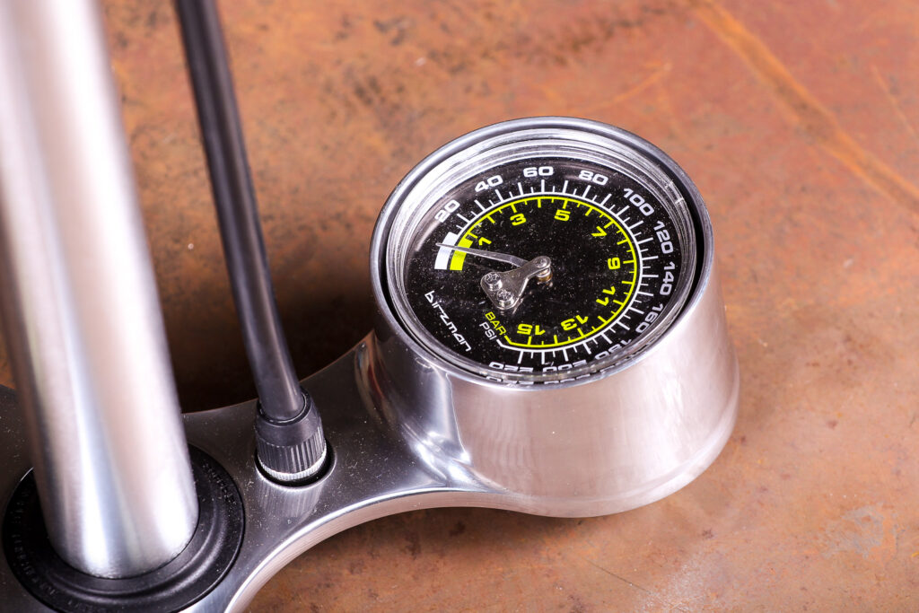 Birzman Maha Push and Twist II Floor pump - gauge