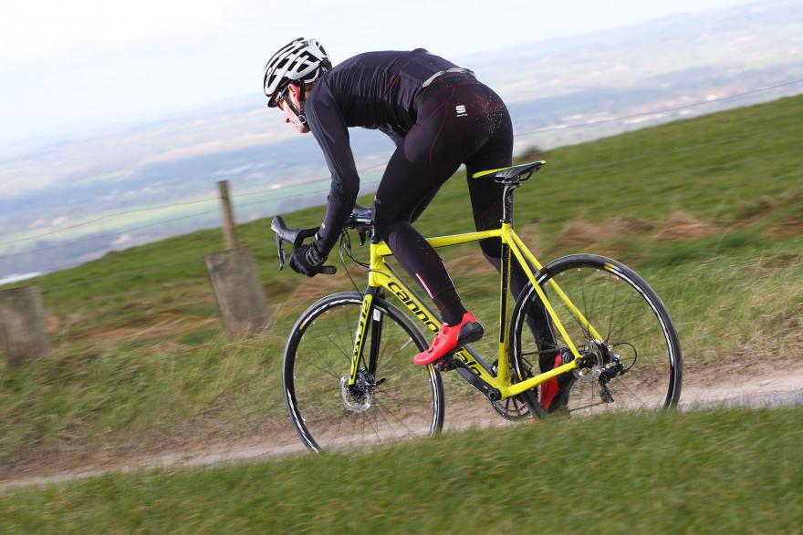 cannondale-caad12-disc-riding-6