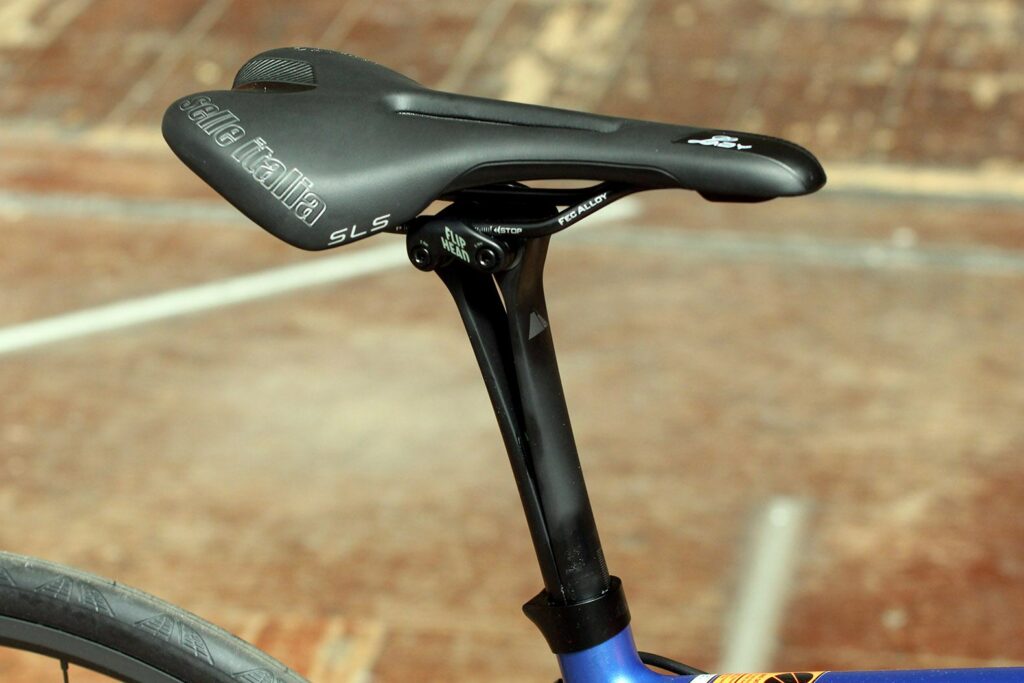 Canyon Endurace Wmn CF 9.0 &ndash; saddle and post.jpg