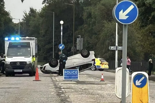 https://cdn.road.cc/wp-content/uploads/roadcc/carflip.png