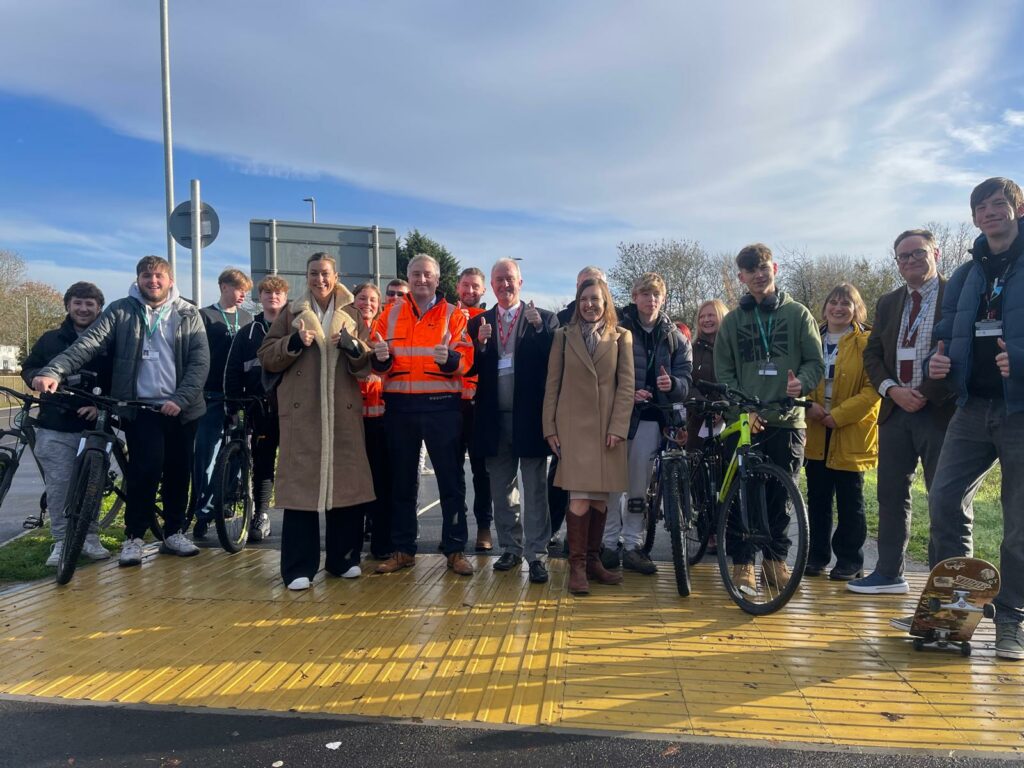 Reform-led council and local students opens new Station Link cycle route in Corby