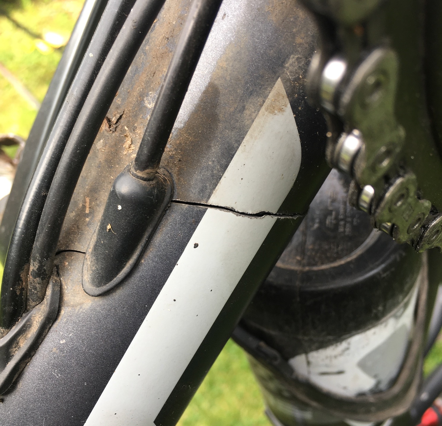 https://cdn.road.cc/wp-content/uploads/roadcc/crack2.jpg