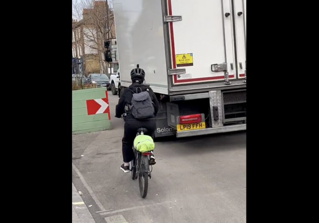 Cyclist on Wandsworth Bridge Road