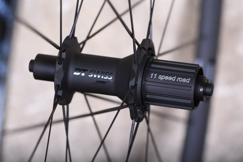 DT Swiss PR 1400 Dicut Oxic Performance road wheel - rear hub