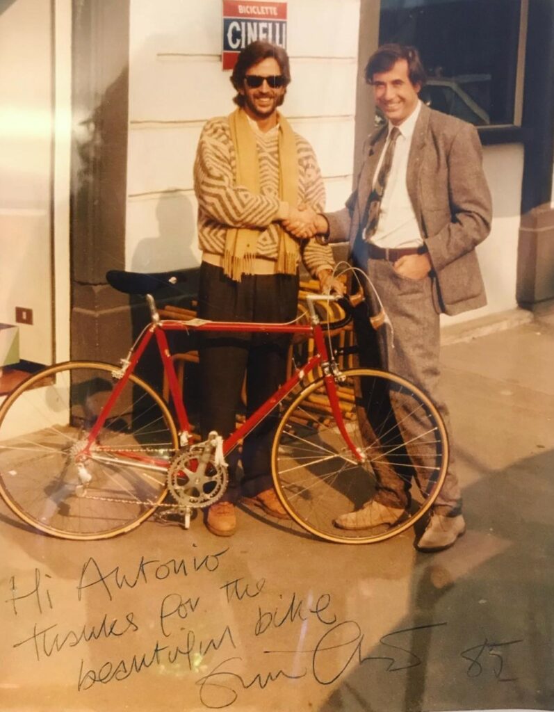 Eric Clapton buying a Cinelli &ndash; credit unknown