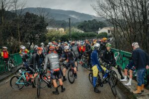 Étoile de Bessèges stopped as riders protest over cars on course