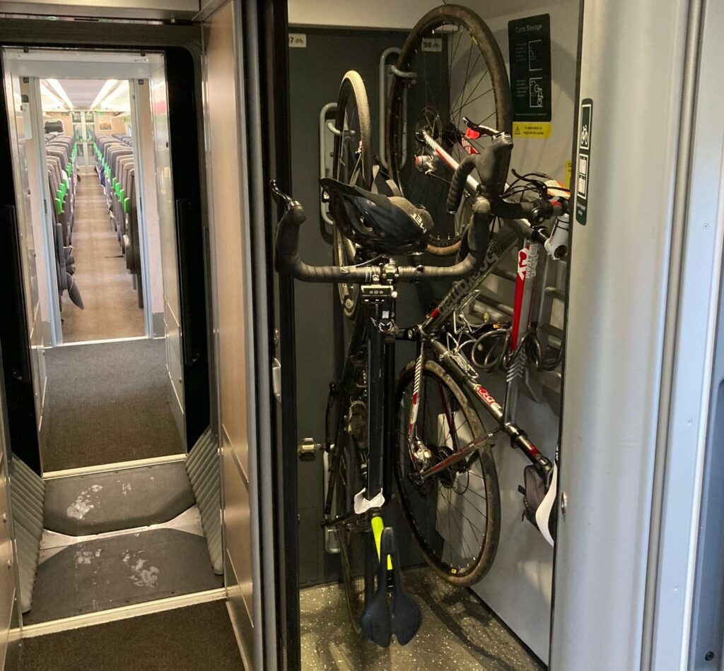 Train bike storage (@endhunting/Twitter)