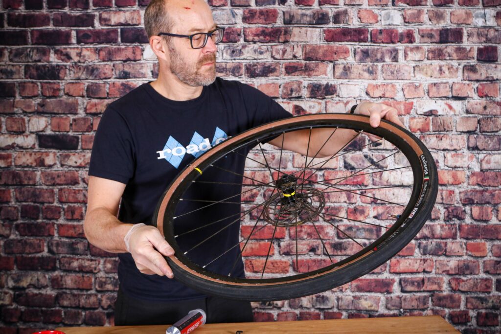 Fitting tubeless tyres – 25 – rotate and shake the wheel to make sure the tyre selant plugs any gaps