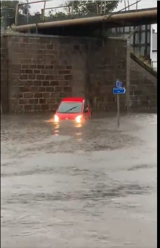 https://cdn.road.cc/wp-content/uploads/roadcc/floodcar.png