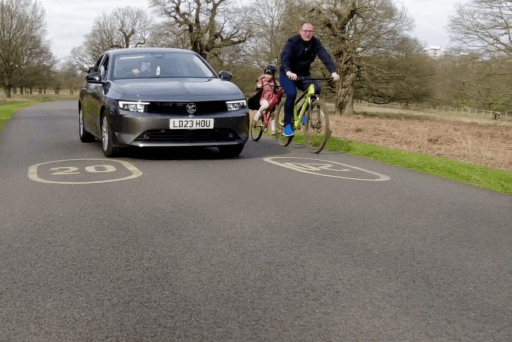 Richmond Park close pass