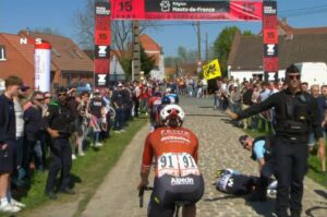 Cat Ferguson crash at Paris-Roubaix 2025