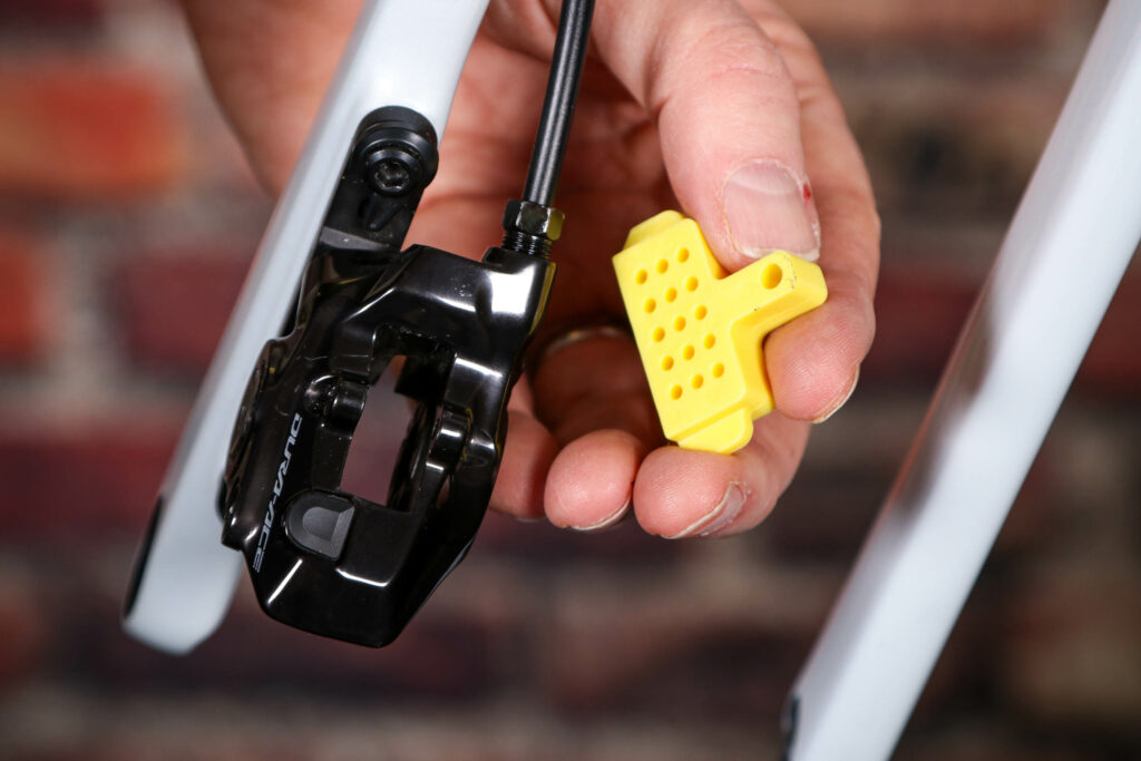 How to bleed Shimano hydraulic disc brakes &ndash; 05 &ndash; bleed spacer