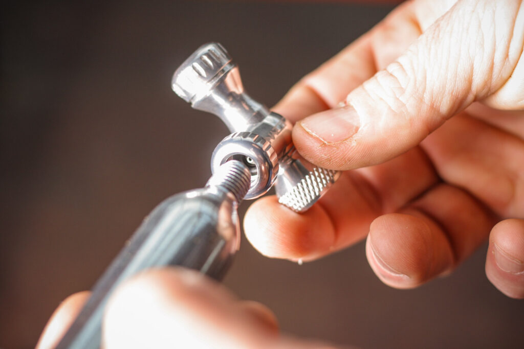 Screw in cartridge