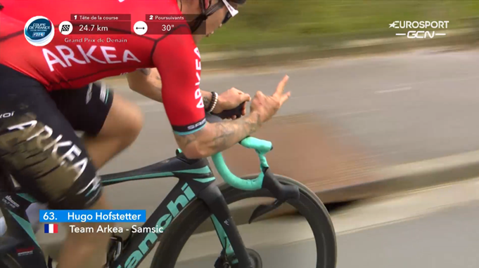 Hugo Hofstetter's bars break twice during GP Denain (GCN)
