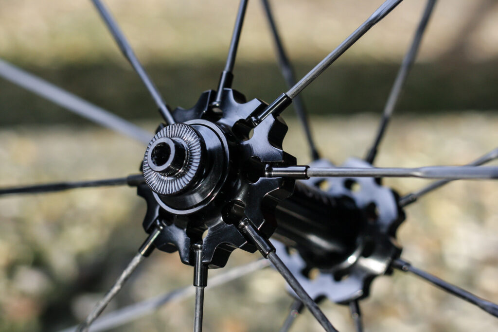 Hunt carbon spokes -3.jpg