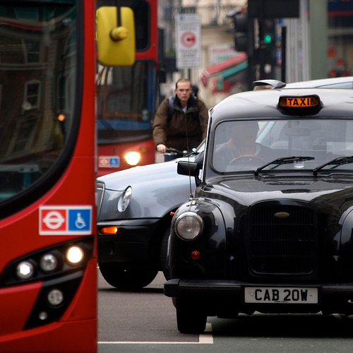 London:cyclist in traffic (copyright Simon MacMichael).jpg