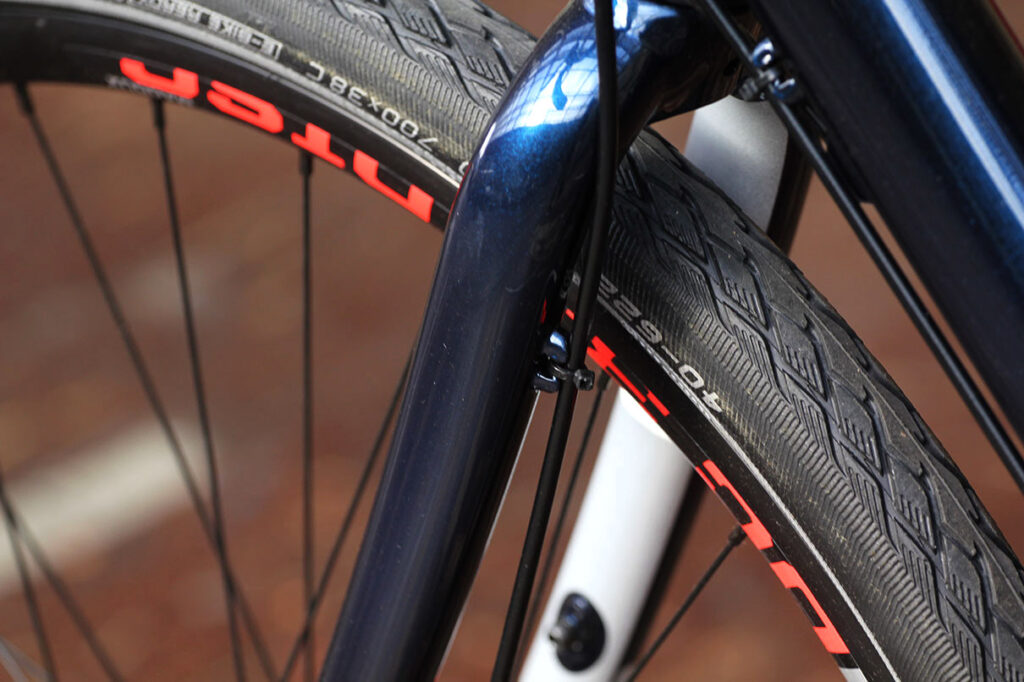 Cannondale Touring &ndash; fork cable route
