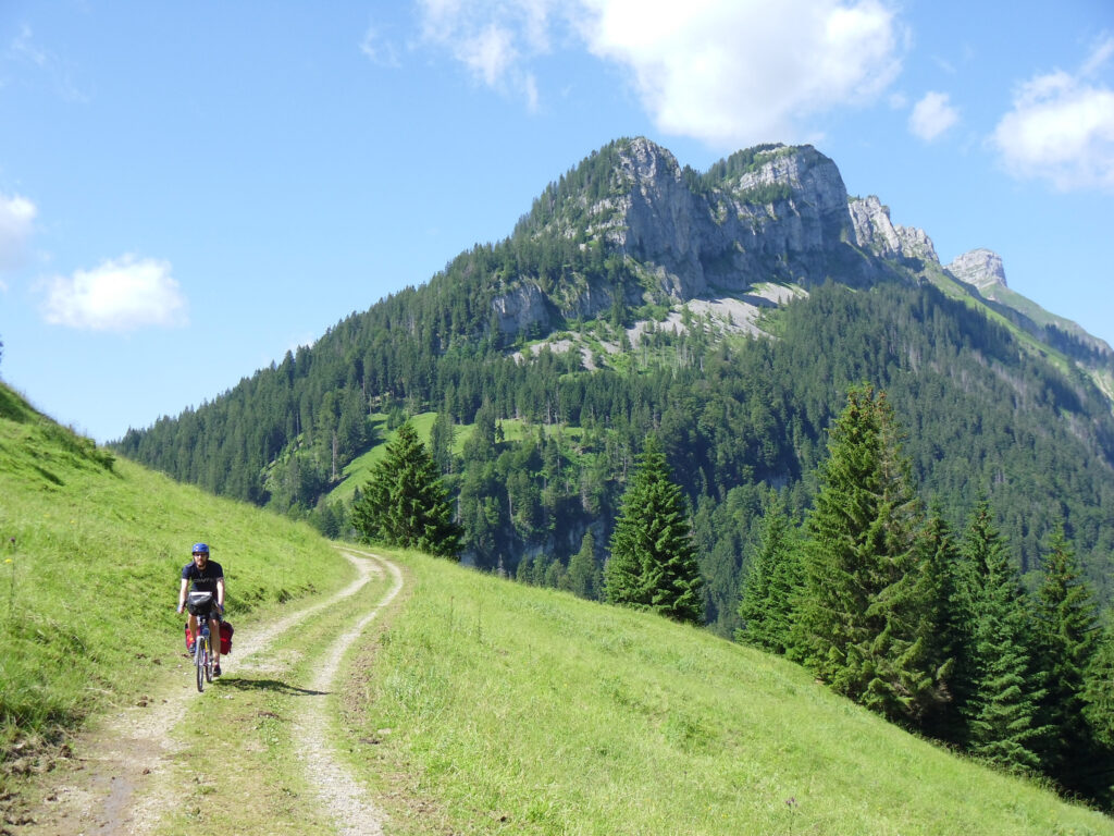 Long Haul Trucking in Switzerland – CC-BY-NC 2.0 chrisbwah:Flickr