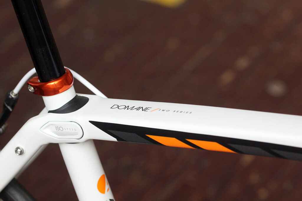 Trek Domane 2.0 - top tube detail