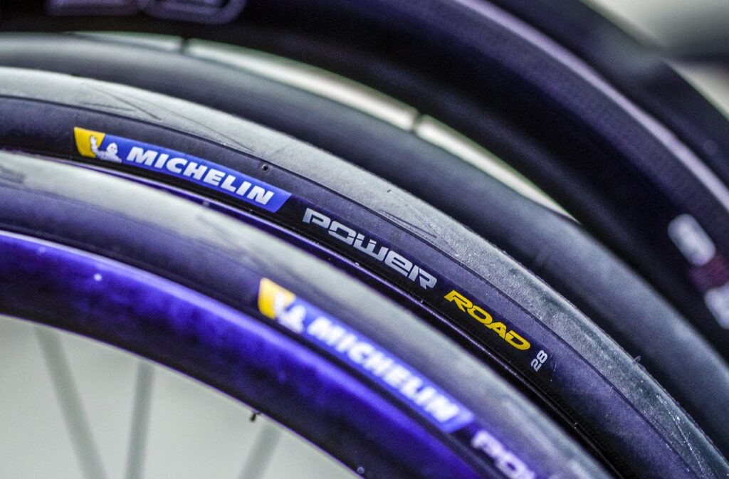 michelin power road tubeless tyre