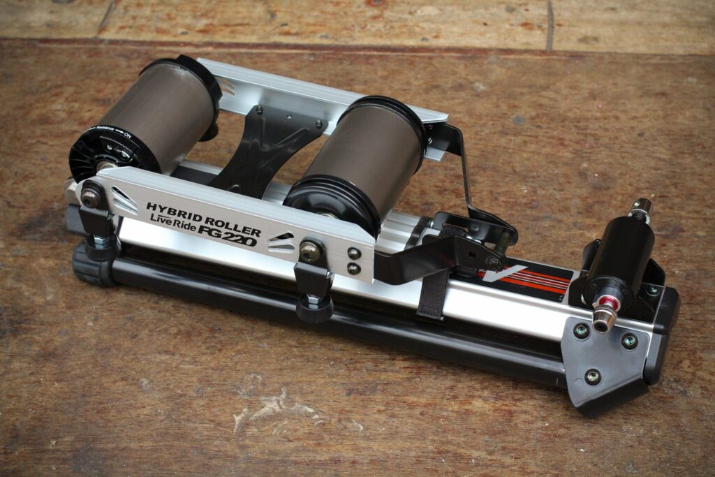 Minoura Hybrid Roller FG220 – folded.jpg