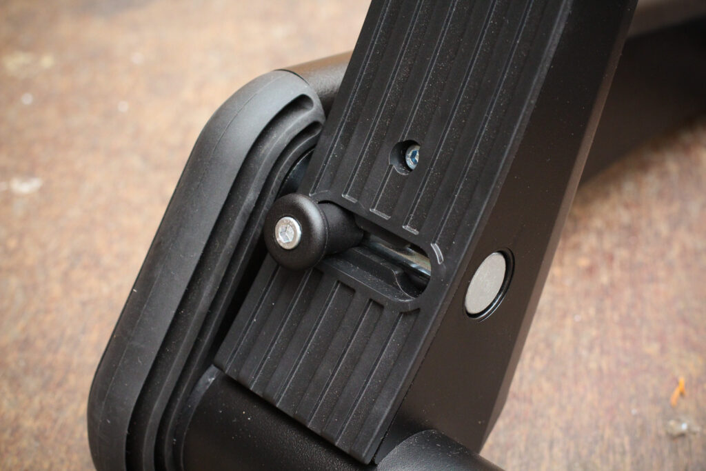 Minoura Smart Turbo Kagura LST9200 – folding lever.jpg