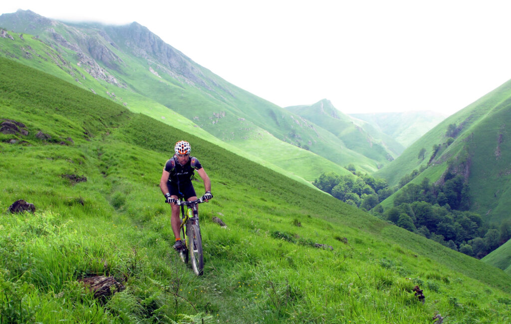 mountain biking (CC BY-NC-ND 2.0 Adrià Triquell i Cristòfol|Flickr)