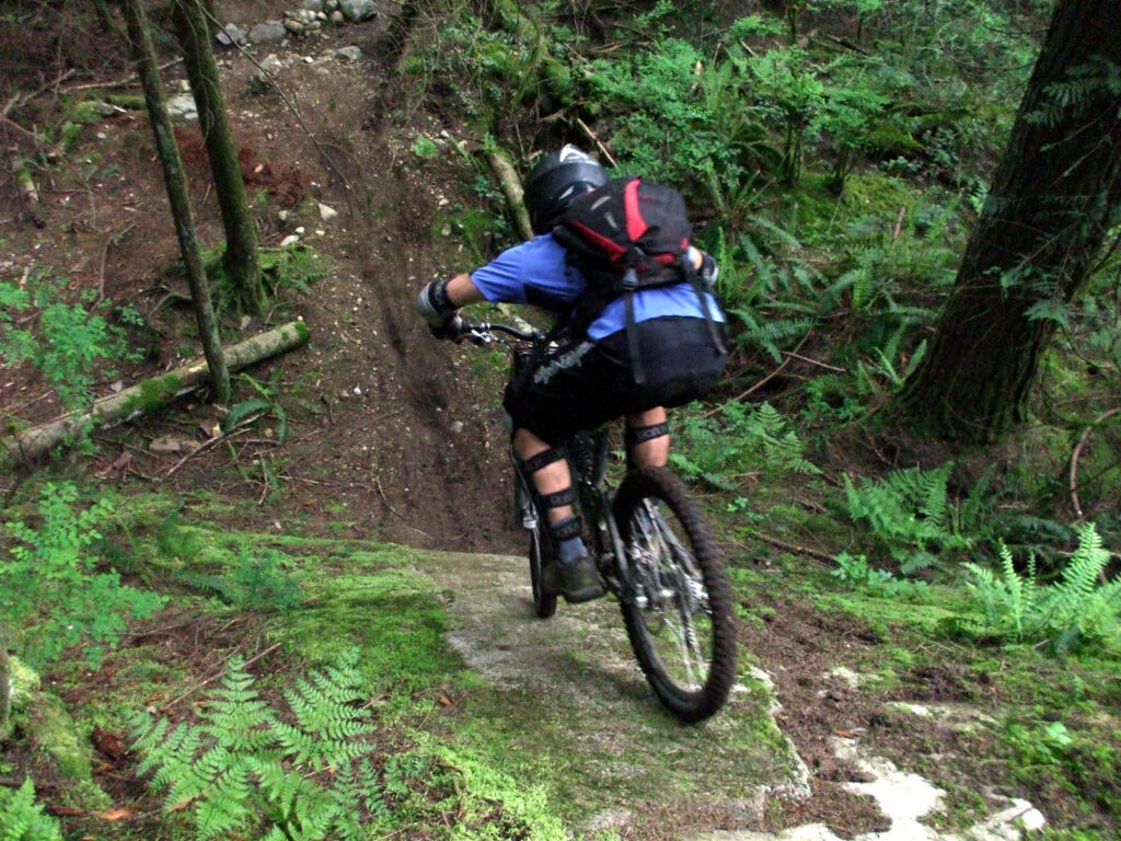 Mountain biking (CC BY-ND 2.0 Dave H|Flickr)