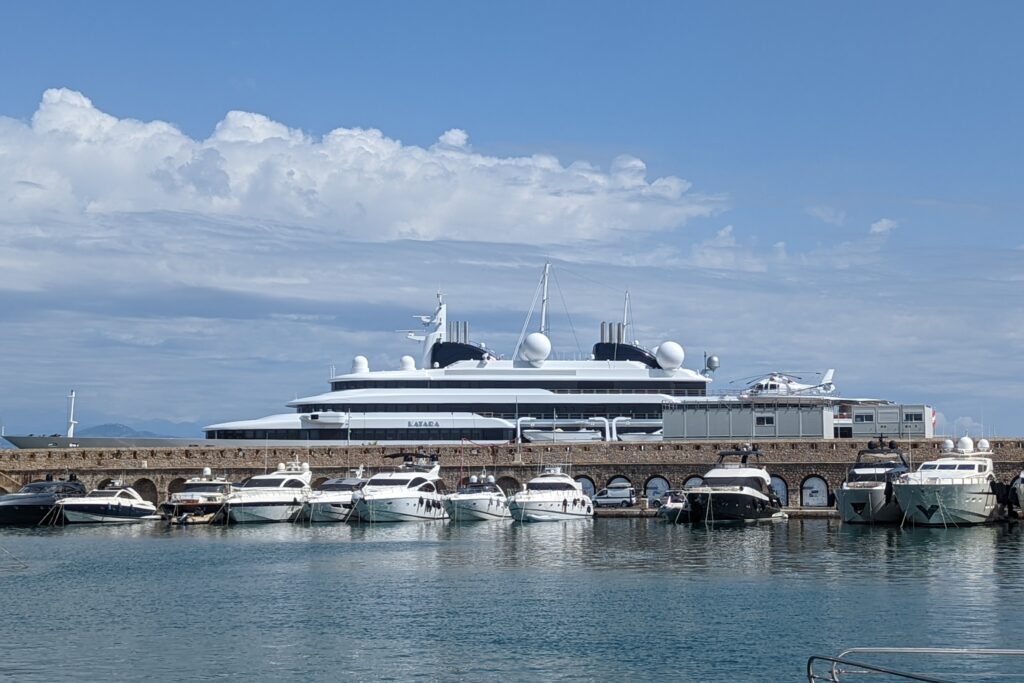 Nice-Antibes – Antibes megayacht (copyright Simon MacMichael)