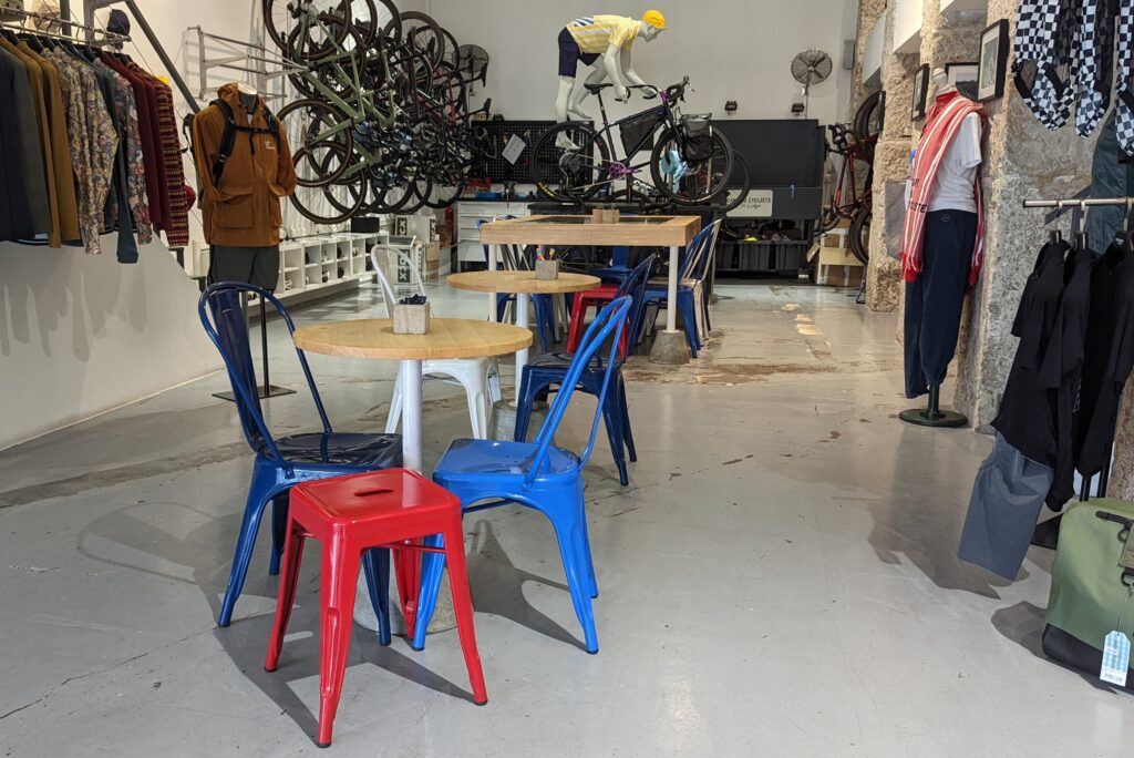 Nice-Antibes – Cafe du Cycliste interior 3 (copyright Simon MacMichael)