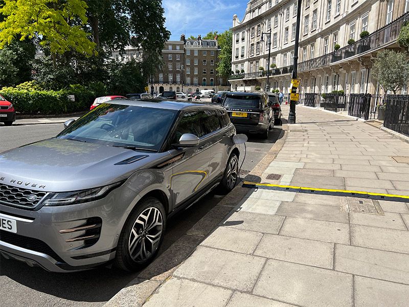 https://cdn.road.cc/wp-content/uploads/roadcc/pavement-cable-protector-06.jpg