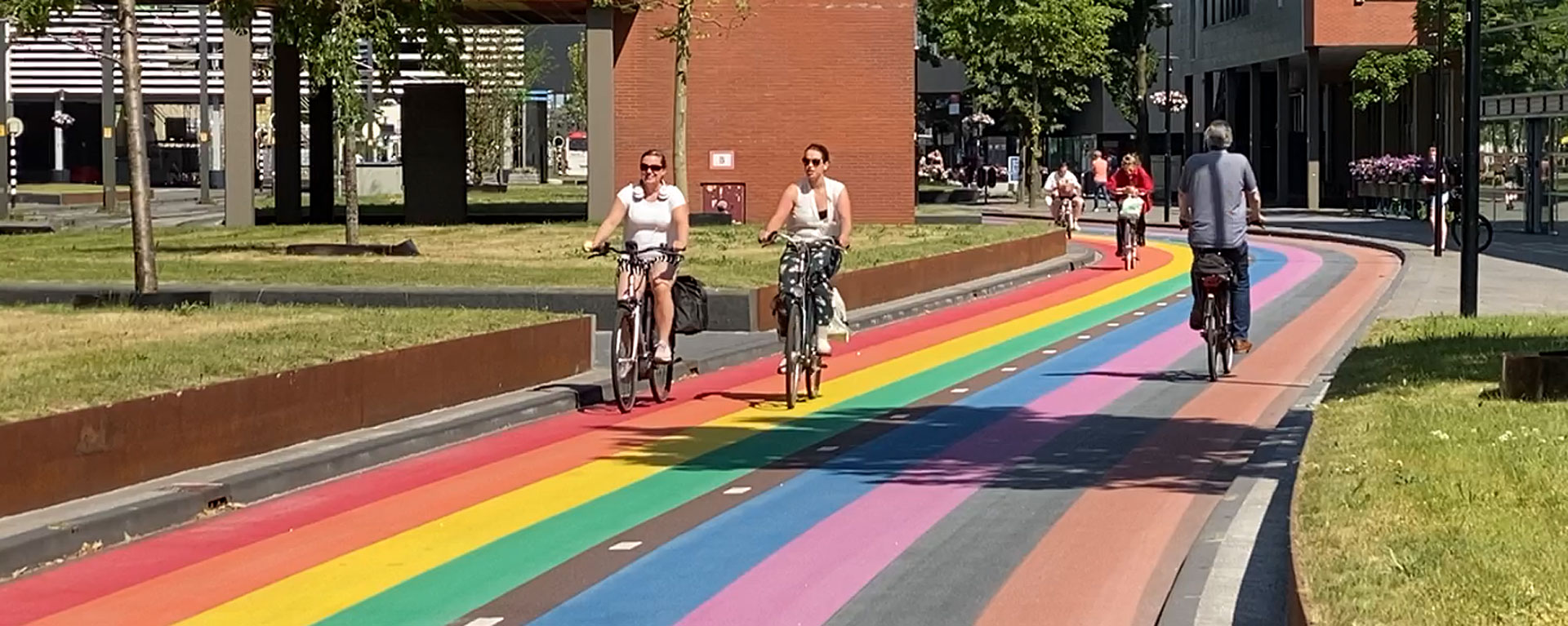 https://cdn.road.cc/wp-content/uploads/roadcc/rainbowcyclepath.jpg