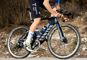 2025 Movistar Canyon Aeroad CFR