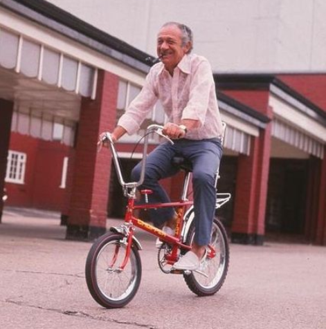 sid james on raleigh chopper - wiki commons.PNG