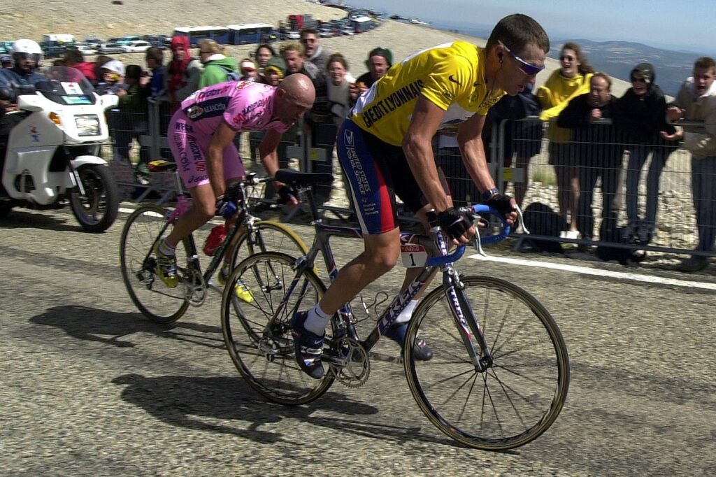 Simon Wilkinson-SWPIX. Tour de France 2000 13-07-00, Stage-COPYRIGHT SIMON WILKINSON 01943 436649 Lance Armstrong leads Marco Pantani up Ventoux