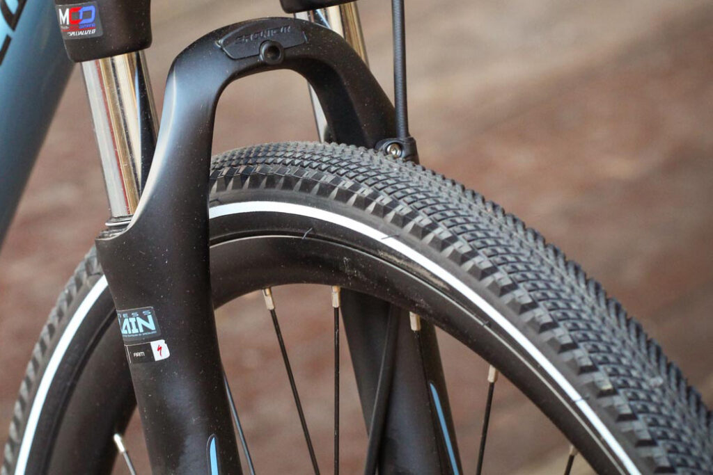 specialized-crosstrail-tyre