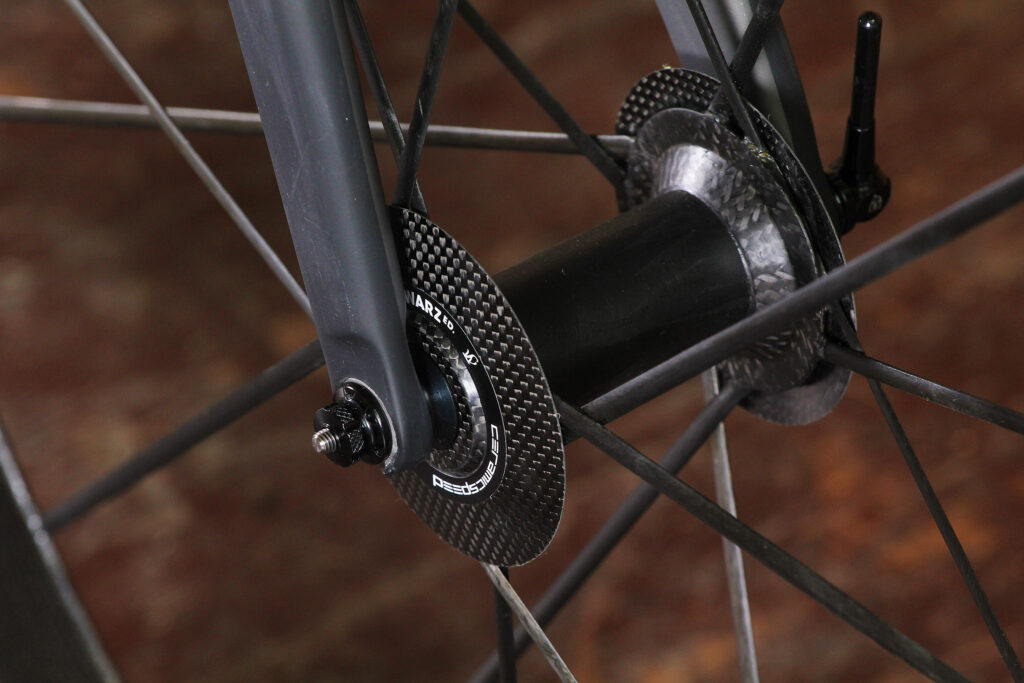 Storck Aerfast Platinum &ndash; front hub.jpg