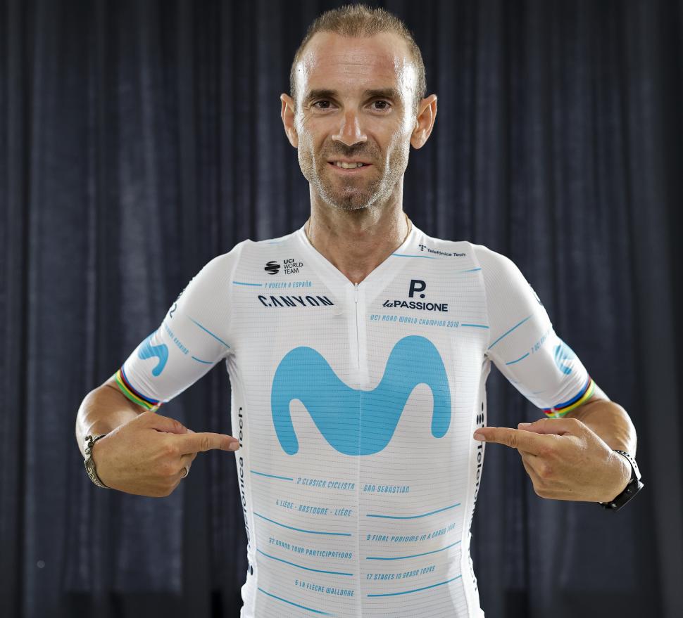 Movistar Valverde Vuelta kit 2022 (Photo Gomez Sport / Movistar Team)
