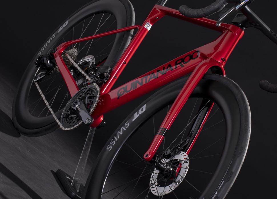 2025 Quintana Roo Service Course aero road bike