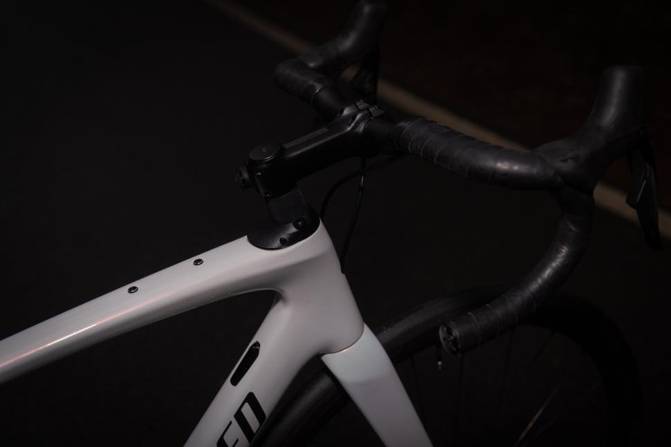 2023 Specialized Roubaix SL 8 cockpit