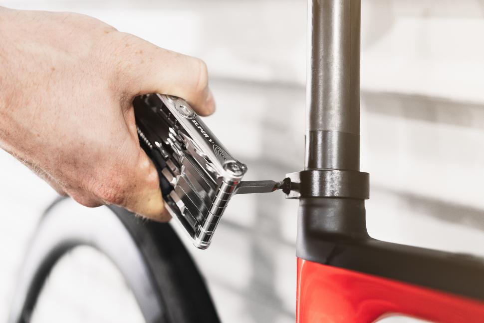 2021 Lezyne Super V use