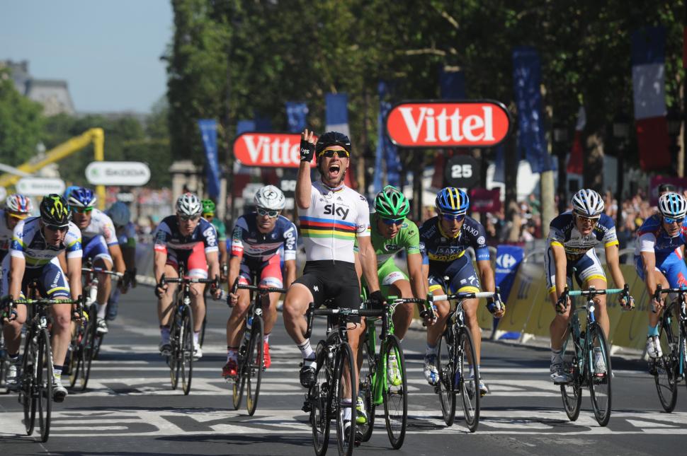 Mark Cavendish wins stage 21 of the 2012 Tour de France (A.S.O./Bruno Bade)