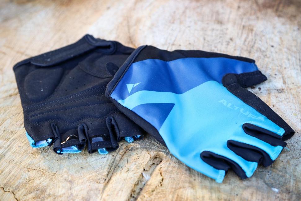 2020 Altura Club mitt.jpg
