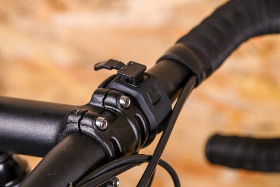 2020 Bontrager Ion Comp R Front Bike Light - mount.jpg