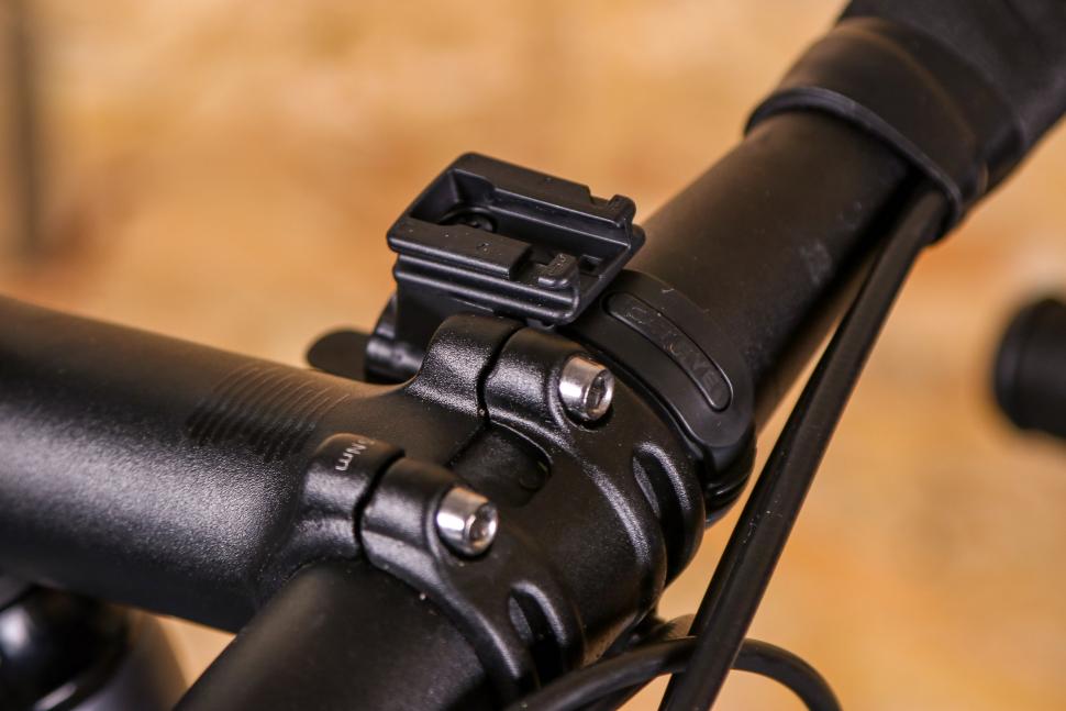 2020 Cateye AMPP 400 Front Light - mount.jpg