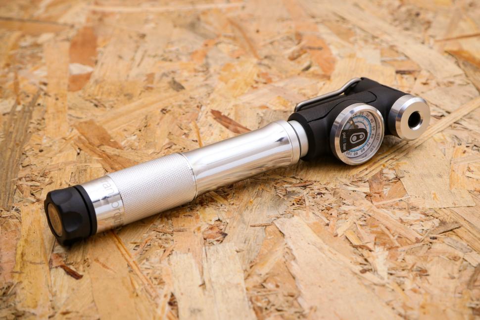 2020 Crankbrothers Sterling Short hand pump with gauge 1.jpg