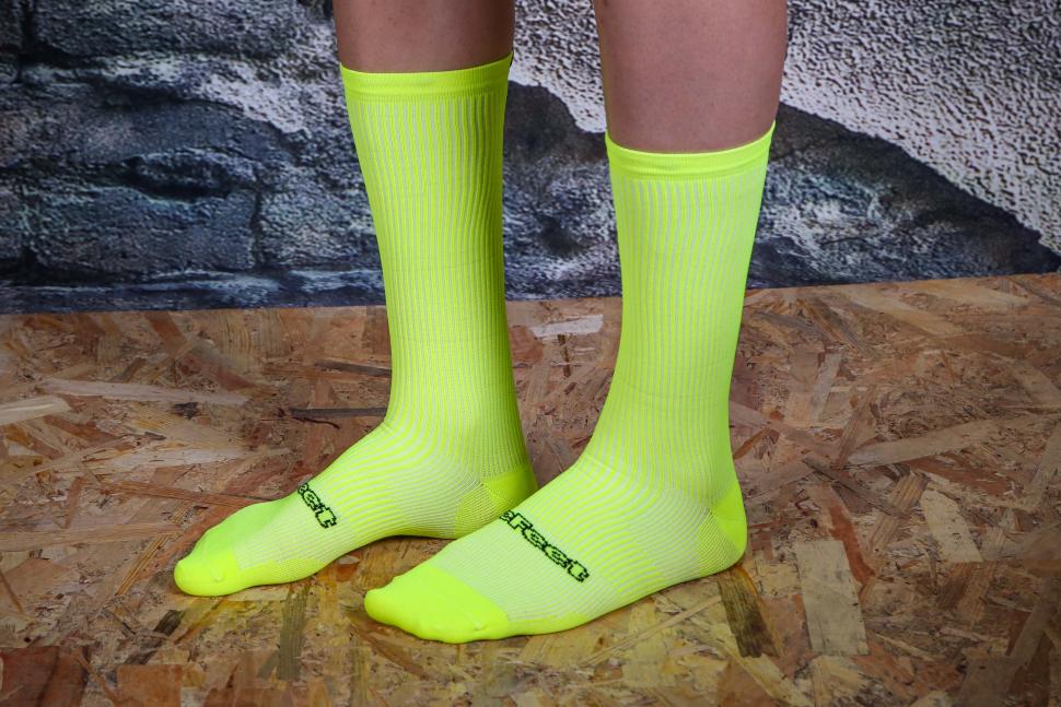 2020 DeFeet Evo Disruptor 8 socks 1.jpg