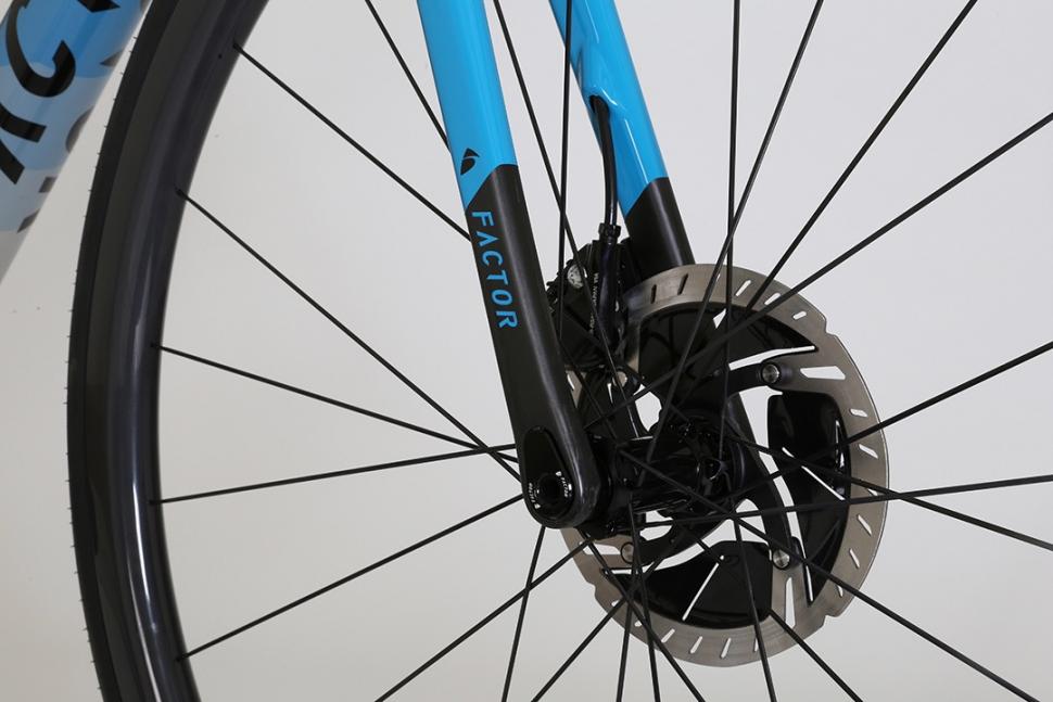 2020 Factor O2 - disc brake fork.jpg