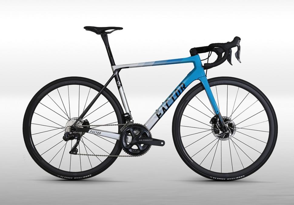 2020 Factor O2 - side on blue.jpg